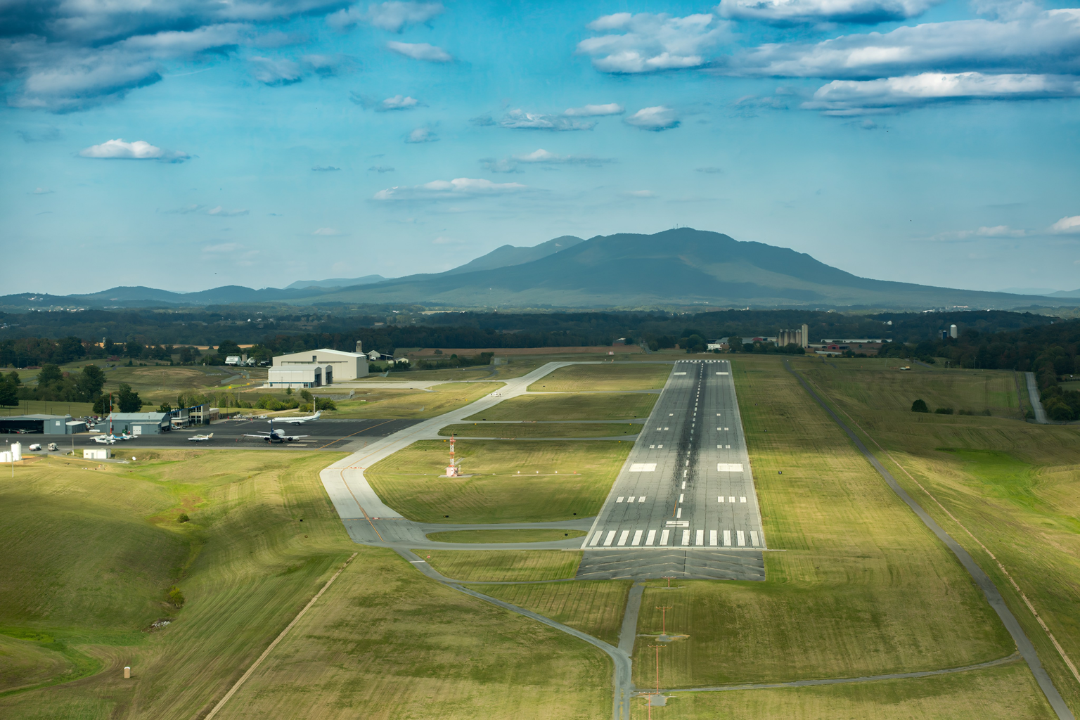 Airports Near Shenandoah National Park shenandoahvalleyregionalairport.com